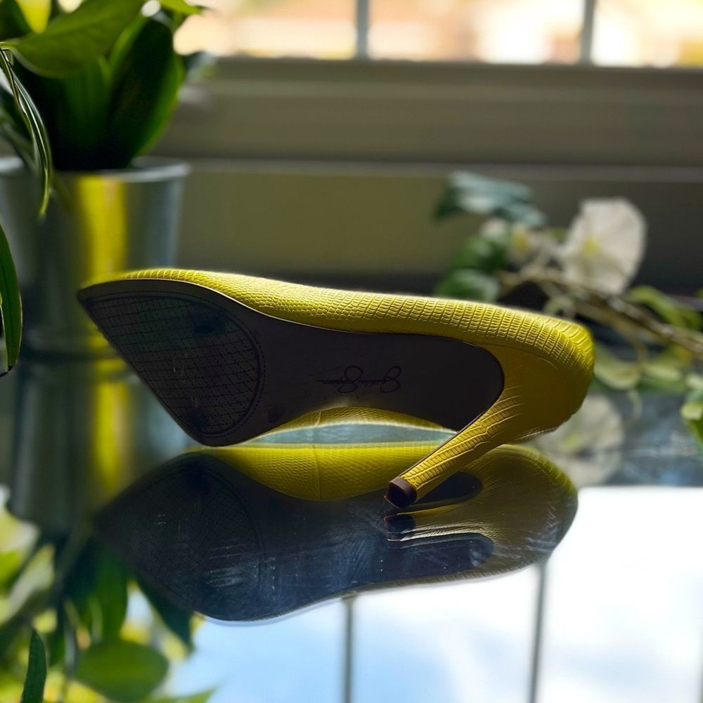Jessica Simpson Yellow Snakeskin Heels Pumps Claudette Lemon D'Orsay Size 5.5M - Picture 10 of 11